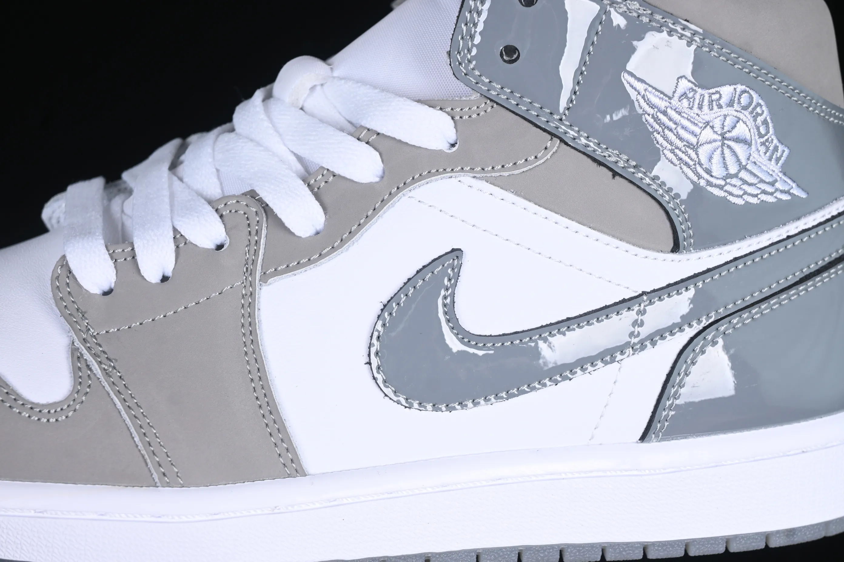 All categories Air Jordan Jordan series basketball shoes Air Jordan 1 Mid Air Jordan 1 Mid AJ1 Joe 1 patent leather white gray Zhongbang basketball shoes HF3216-100